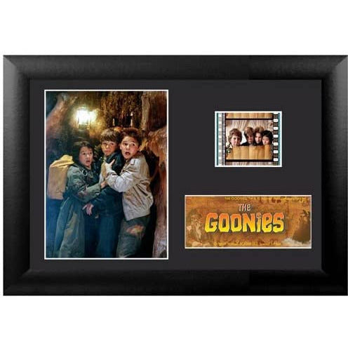 immagine-1-trend-setters-i-goonies-film-cell-special-edition-14x19-cm-1-ean-5055169473665 (7877897847031)