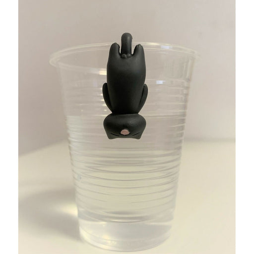 immagine-1-takara-tomy-animali-minifigure-da-bicchiere-gatto-nero-che-dorme-testa-in-giu-4-cm-capsula-ean-07422905863888